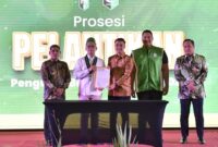 Menpora RI, Dito Ariotedjo fose bersama Ketua Umum PB HMI periode 2024-2026.