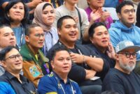 Menpora, Dito Ariotedjo saat menyaksikan laga timnas basket Indonesia versus Australia pada Kualifikasi FIBA Asia Cup 2025 di Indonesia Arena, Kompleks Olahraga Gelora Bung Karno (GBK) Senayan, Jakarta, pada Minggu malam (25/2/2024).
