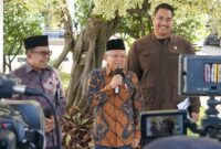 Menpora RI, Dito Ariotedjo mendampingi Wapres, Ma'ruf Amin saat memberikan keterangan pers kepada awak media.