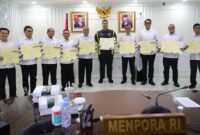 Menpora RI, Dito Ariotedjo fose bersama para Eselon I Kemenpora usai penandatanganan Perjanjian Kinerja (PK) 2024.