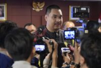 Menpora RI, Dito Ariotedjo saat diwawancarai sejumlah wartawan.
