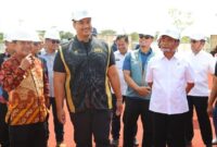 Menpora, Dito Ariotedjo bersama Menko PMK, Muhadjir Effendy dan didampingi Pj Gubernur Sumut, Hassanudin setelah meninjau progress pembangunan fasilitas venue Sport Centre Sumut, pada Jumat siang (16/2/2024).