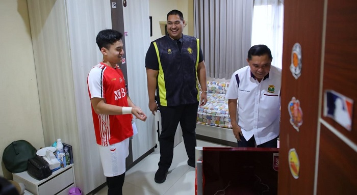 Menpora RI, Dito Ariotedjo saat mengunjungi Pelatnas PBSI Cipayung di Jakarta, Rabu (7/2/2024).