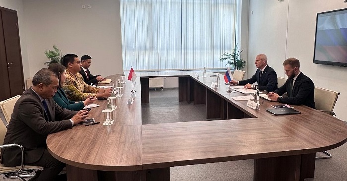 Menpora Dito Ariotedjo saat menghadiri pertemuan dengan Menteri Olahraga Rusia, Oleg Matytsin, di Kazan, Rusia, pada Rabu (21/2/2024).
