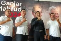 Kepala Rumah Juang KNPI Indonesia Movement, Ramhan Key (dua dari kanan).