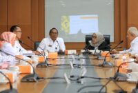 Sekjen DPD RI, Rahman Hadi bersama jajaran saat rapat konsultasi ke Kemensetneg RI untuk menindaklanjuti putusan BK DPD RI terkait pemberhentian Senator DPD RI asal Bali, Shri IGN Arya Wedakarna MWS.