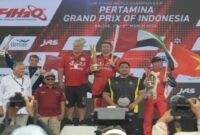 Menpora Dito fose bersama usai memberikan tropi kepada pemenang.