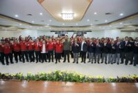 Menpora RI, Dito Ariotedjo (tengah depan) fose bersama usai pelantikan PP  FPTI Masa Bakti 2023-2027, di Auditorium Wisma Kemenpora, Jakarta, pada Senin sore (4/3/2024).