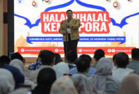 Menpora RI, Dito Ariotedjo saat memberikan sambutan pada acara halal bihalal bersama keluarga besar pejabat dan pegawai Kemenpora, di Wisma Kemenpora, Senayan, Jakarta, Rabu pagi (17/4/2024).
