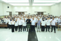 Suasana fose bersama di sela-sela pembukaan Orientasi PPPK pada lingkungan Kemenpora, yang berlangsung di Hotel Grand Mulya, Bogor, pada Selasa sore (23/4/2024).