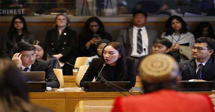 Stafsus Menpora Bidang Komunikasi dan Hubungan Internasional, Alia Noorayu Laksono dalam sesi Breakout Regional Wilayah Asia Pasifik, pada pertemuan Forum Pemuda Dewan Ekonomi Sosial (ECOSOC) 2024, di New York, Amerika Serikat (AS), Rabu (17/4/2024).