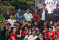 Suasana Nobar ajang semifinal Piala Asia U-23 2024, di halaman Kemenpora, Senayan, Jakarta, Senin malam (29/4/2024).