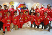 Menpora RI, Dito Ariotedjo saat fose bersama Timnas Ice Hockey Indonesia, di ruang kerjanya Lantai 10 Kantor Kemenpora, Senayan, Jakarta, pada Rabu sore (3/4/2024).