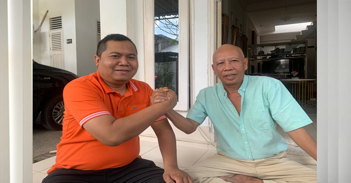 Bakal Calon Wali Kota Mataram, H Karman BM (kiri) saat silaturrahmi ke kedianan aktivis senior Hasan Masat (kanan).