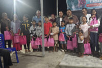 Suasana pemberian santunan kepada 15 orang anak yatim dan janda kurang mampu.