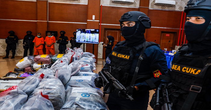 Barang Bukti (BB) narkotika jenis ganja asal Thailand sebanyak 214 bungkus dengan berat 113,65 Kg berhasil diamankan Tim Gabungan BNN bersama Ditjen Bea dan Cukai di Bandara Soetta.
