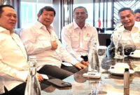 Anggota DPR RI, Bambang Soesatyo (depan paling kiri).