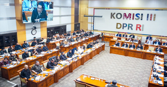 Suasana Raker Komisi III DPR RI dengan Kejagung, di Gedung Nusantara Komplek Parlemen Senayan, Jakarta, Rabu (13/11/2024).