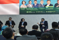 Dirut PLN, Darmawan Prasodjo (dua dari kiri) bersama Direktur dan CFO Indika Energy, Retina Rosabai (tengah), CEO Pertamina New & Renewable Energy, John Anis (dua dari kanan), dan Presiden Direktur PT Amman Mineral Nusa Tenggara, Rachmat Makkasau (kiri) menjadi pembicara pada CEO Climate Talks COP29 dengan tema ‘’Enhancing Ambition on Renewable Energy’’ yang dilaksanakan di Indonesia Pavilion, Baku, Azerbaijan pada Senin, (11/11/2024).