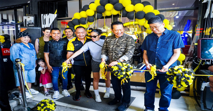 Anggota Komisi III DPR RI sekaligus Ketum IMI, Bambang Soesatyo saat meresmikan pembukaan Showroom United E-Motor, di Karawaci Tangerang, Sabtu (16/11/2024).
