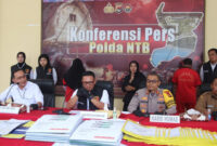 Polda NTB saat menggelar konferensi pers di Command Center Polda NTB, Senin (11/11/2024).