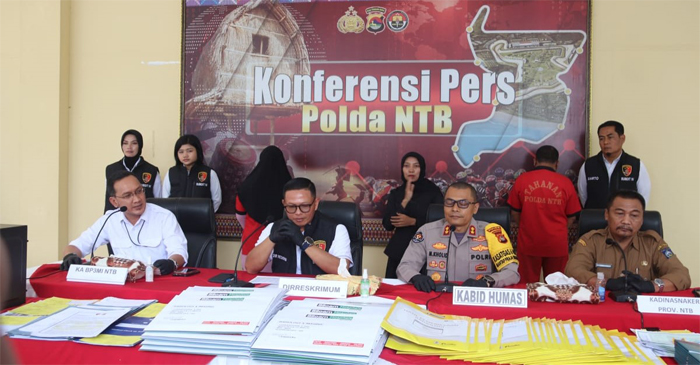 Polda NTB saat menggelar konferensi pers di Command Center Polda NTB, Senin (11/11/2024).