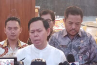 Ketua DPD RI, Sultan B Najamudin didampingi Plh Sekjen DPD RI, Lalu Niqman Zahir; Kepala Biro Protokol Humas dan Media, Mahyu Darma, dan Ketua KWP, Ariawan saat memberikan keterangan pers kepada awak media.
