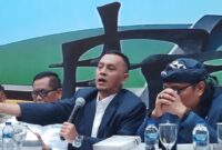 Ketua Komisi XIII DPR RI, Willy Aditya (dua dari kanan) saat menjadi narasumber pada acara Diskusi Serap Aspirasi Mata Rantai Industri Hasil Tembakau, di Ruang PPIP Gedung Nusantara I Kompleks Parlemen Senayan, Jakarta Selasa (12/11/2024).