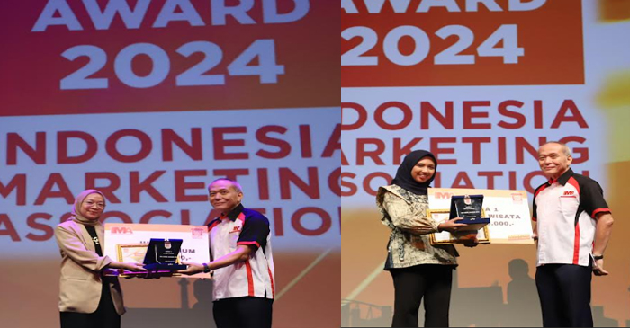 Irena Surosoputro dan Yuliza Zen saat menerima hadiah juara 1 IMA UMKM Award 2024 dari Presiden IMA, Suparno Djasmin.