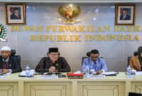 RAKER: Ketua Komite III DPD RI, Filep Wamafma didampingi Wakil Ketua Komite III DPD RI, Dailami Firdaus, Jelita Donal, dan Erni Daryanti saat Raker bersama Kemenag, di Gedung DPD RI, Komplek Parlemen Senayan, Jakarta, Senin (2/12/2024).