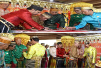 Suasana penobatan PYM Zulkifli Yusuf Daeng Rani Karaeng Pangkaje'ne sebagai Karaeng Sanrobone ke-XXX, di Rumah Adat Benteng Sanrobone, pada Rabu (12/2/2025).