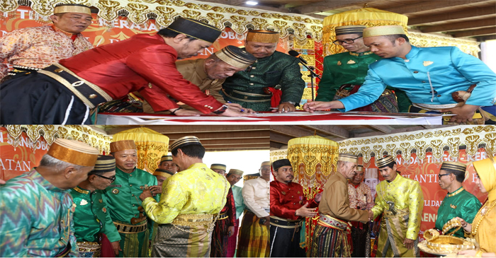 Suasana penobatan PYM Zulkifli Yusuf Daeng Rani Karaeng Pangkaje'ne sebagai Karaeng Sanrobone ke-XXX, di Rumah Adat Benteng Sanrobone, pada Rabu (12/2/2025).