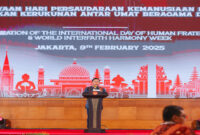 Ketua DPD RI, Sultan B Najamudin saat memberikan sambutan pada perayaan dua resolusi PBB, yaitu World Interfaith Harmony Week (WIHW) dan International Day for Human Fraternity (IDHF) yang diadakan oleh Center for Dialogue and Cooperation among Civilizations (CDCC) Indonesia, di Gedung Nusantara V MPR RI, Komplek Parlemen Senayan, Jakarta, Minggu (9/2/2025).