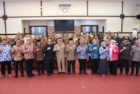 Suasana pose bersama Komite I DPD RI di sela-sela kunjungan kerja di Ruang Pola Kantor Gubernur Sulawesi Selatan, Senin (3/2/2025).