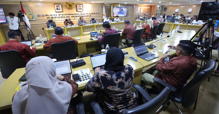 Suasana Raker Komite I dengan Kepala BKN RI, di Ruang Rapat Sriwijaya, Gedung B Lantai II, Komplek Parlemen Senayan, Jakarta Pusat, Senin (24/2/2025).