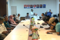 Suasana hearing FR NTB ke Kantor BPKAD NTB terkait aset Pemprov di Kauman, Praya Kabupaten Lombok Tengah, Jumat (21/3/2025).