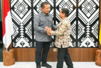 Gubernur NTB, Lalu Muhamad Iqbal (kiri) saat bersama Sekretaris ASKI NTB, HM Huzaini Areka (kanan).