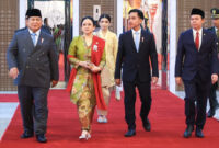 Ketua DPD RI, Sultan B Najamudin (depan kanan) bersama Presiden Prabowo Subianto, Wapres Gibran Rakabuming Raka, dan Ketua DPR RI Puan Maharani saat menuju lokasi Sidang Tahunan MPR RI, Sidang Bersama DPR dan DPD RI, di Kompleks Parlemen Senayan, Jakarta, Jumat (15/8/2025).