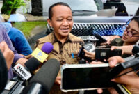 Menteri ESDM, Bahlil Lahadalia saat memberikan keterangan pers kepada para wartawan.