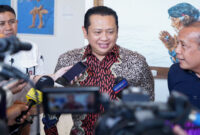 Anggota DPR RI sekaligus Wakil Ketua Umum DPP Partai Golkar, Bambang Soesatyo atau yang biasa disapa Bamsoet, saat memberikan keterangan pers kepada wartawan di Jakarta, Selasa (23/12/2025).