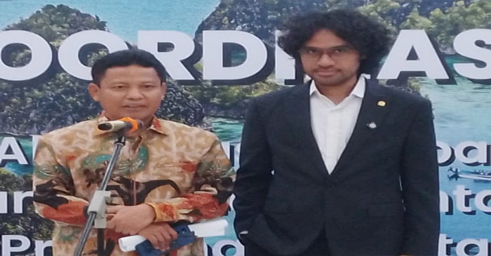 Ketua PPUU DPD RI, Abdul Kholik (kiri) dan Wakil Ketua PPUU DPD RI, R. Graal Taliawo (kanan).