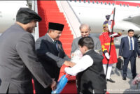 Presiden Prabowo Subianto saat tiba di Islamabad, Pakistan, Senin (8/12/2025), sekitar pukul 12.00 waktu setempat.