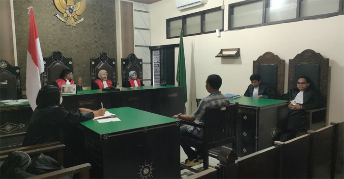 Suasana sidang kasus penipuan di PN Mataram.