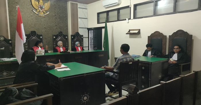 Suasana sidang kasus dugaan penipuan dan penggelapan, di PN Mataram, Kamis (18/12/2025).