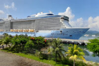 Kapal pesiar Ovation of the Seas sandar di Pelabuhan Gili Mas, Kabupaten Lombok Barat (Lobar), Provinsi Nusa Tenggara Barat (NTB), pada Jumat pagi (2/1/2026).