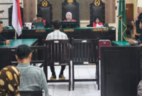 Suasana sidang putusan terdakwa Juli Edy Prianto, Manager PLN Unit Layanan Pelanggan (ULP) Pringgabaya, di PN Mataram, Kamis (8/1/2026).