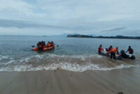 Tim SAR gabungan terus mengintensifkan pencarian terhadap balita yang hilang di Pantai Poto Batu.