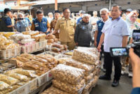 Gubernur NTB, Lalu Muhamad Iqbal saat melakukan Sidak ke Pasar Mandalika Bertais, pada Selasa (10/2/2026),