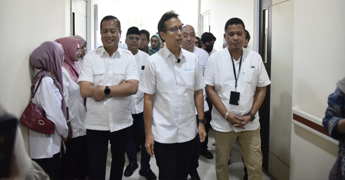 Menkes RI, Budi Gunadi Sadikin bersama Gubernur NTB, Lalu Muhamad Iqbal saat meninjau langsung progres pembangunan dan kesiapan layanan RSUD Kota Bima, Jumat (27/2/2026).