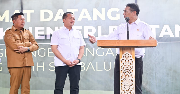 Mentan RI, Andi Amran Sulaiman didampingi Gubernur NTB, Lalu Muhamad Iqbal dan Bupati Lombok Timur, H Haerul Warisin saat melakukan kunjungan kerja ke Kecamatan Sembalun, Kabupaten Lombok Timur, Senin (9/2/2026).